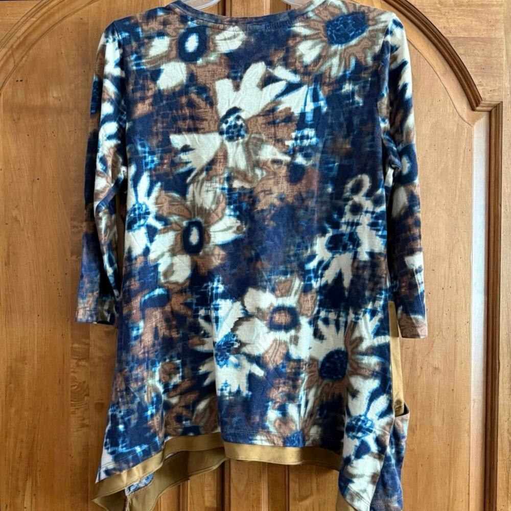 LOGO by Lori Goldstein abstract print blouse top asymmetrical hem satin trim M - Picture 4 of 15